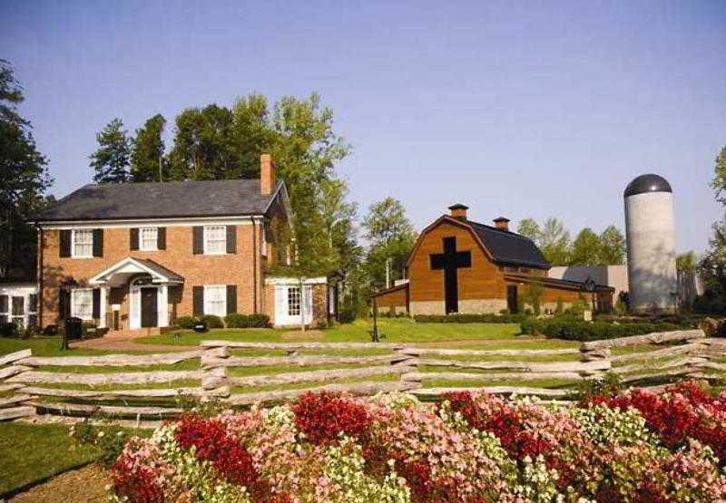 Courtyard Charlotte Arrowood Hotel Exterior foto