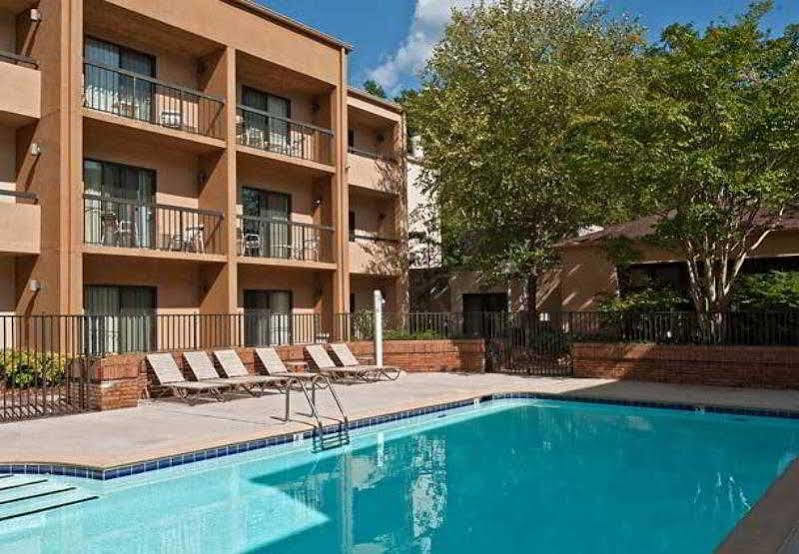 Courtyard Charlotte Arrowood Hotel Exterior foto