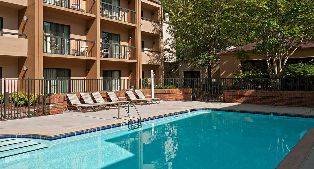 Courtyard Charlotte Arrowood Hotel Exterior foto